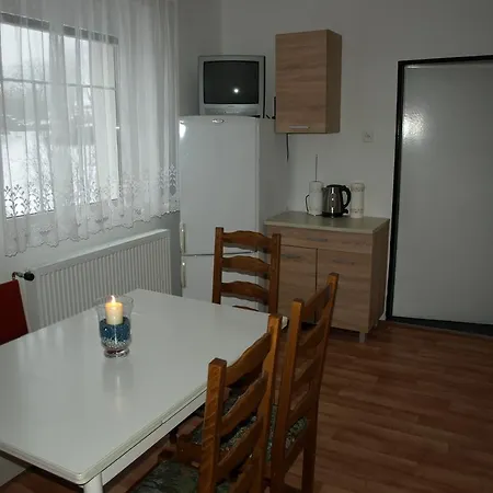 Apartman Krista アパート *